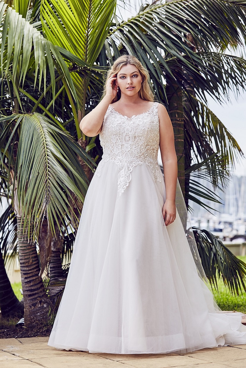 https://www.undertheveil.com.au/wp-content/uploads/2022/10/Damaris-wedding-dress-Diva-Curves-by-Peter-Trends-Bridal-1-002.jpg